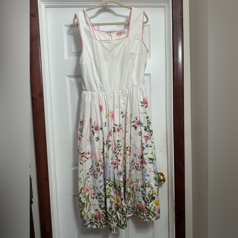 Ivy City Co women’s 14 White Maxi Dress with Pink Floral Trim